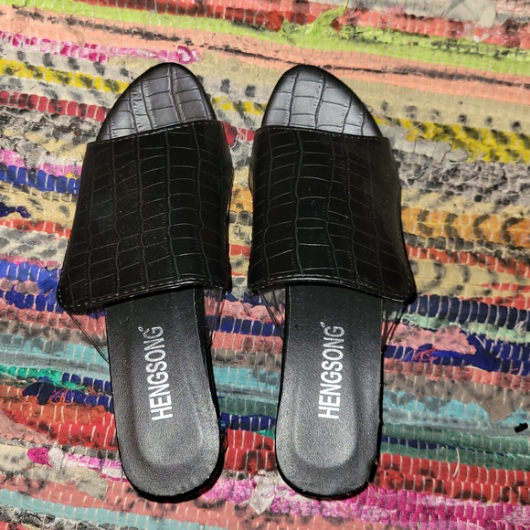 Sandals - Picture 2 of 4